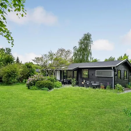 2 Bedroom Gorgeous In Holiday home *