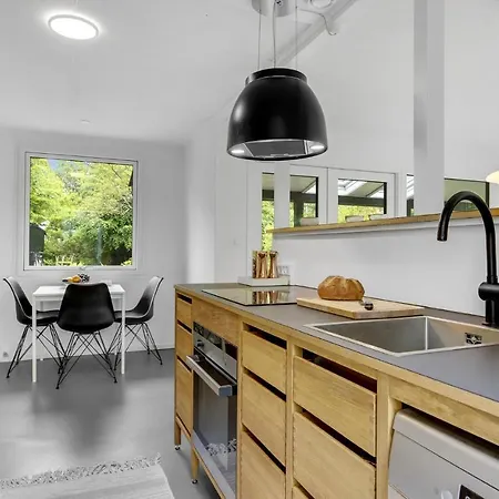 Semesterbostad 2 Bedroom Cozy In