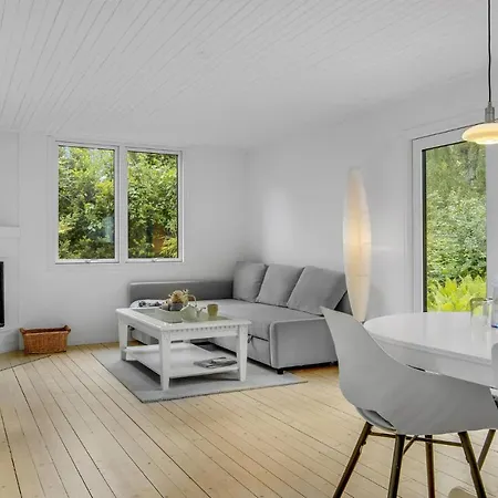 2 Bedroom Cozy In Semesterbostad