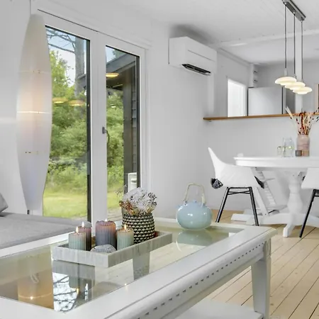 Semesterbostad 2 Bedroom Cozy In