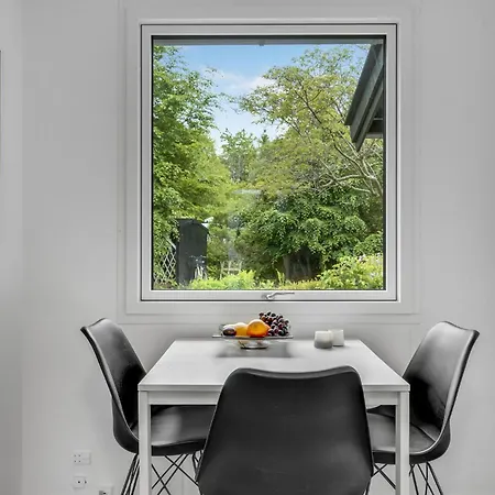 2 Bedroom Cozy In Semesterbostad Dronningmølle