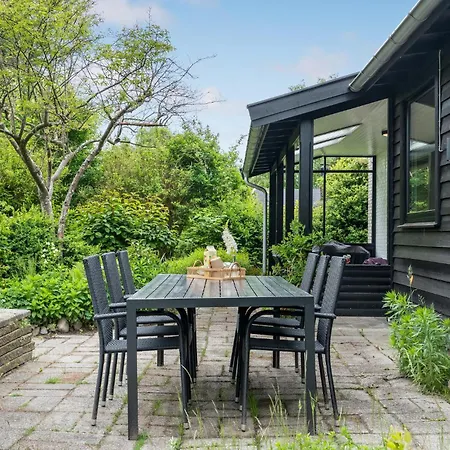 2 Bedroom Cozy In * Dronningmølle