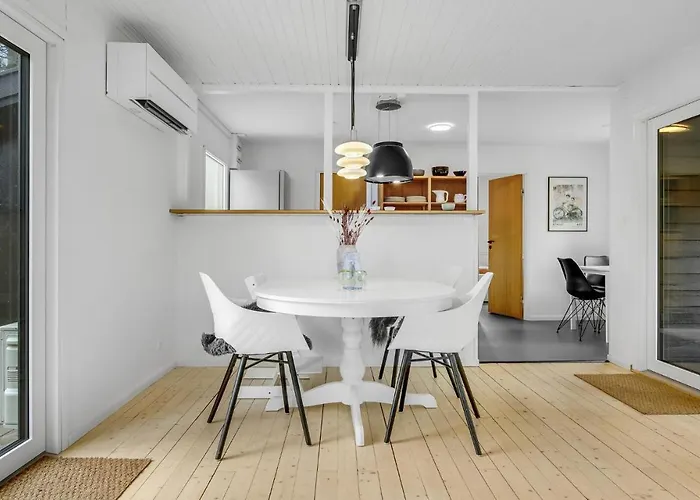 2 Bedroom Cozy In Сasa de vacaciones *