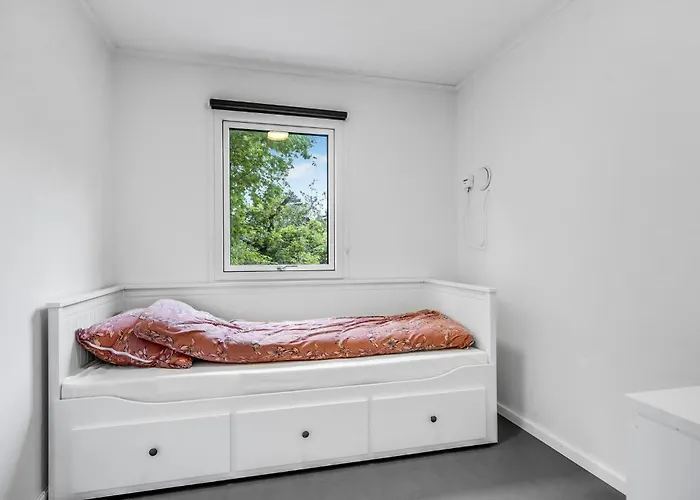 2 Bedroom Cozy In Сasa de vacaciones Dronningmølle