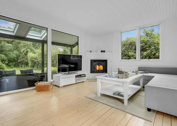 2 Bedroom Cozy In Сasa de vacaciones Dronningmølle