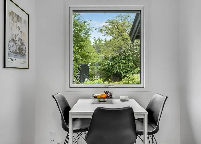 2 Bedroom Cozy In Сasa de vacaciones Dronningmølle